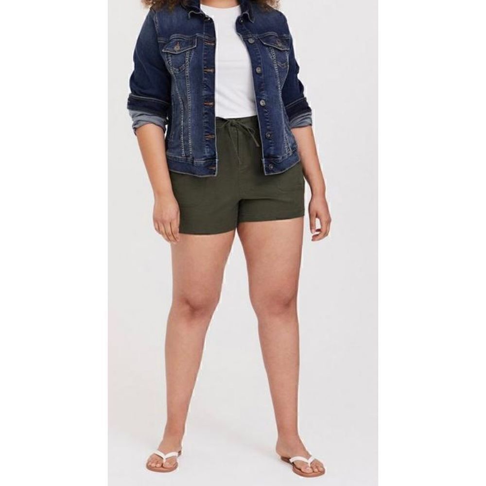 Torrid 5 Inch Pull-On Linen Blend Mid-Rise Short 20